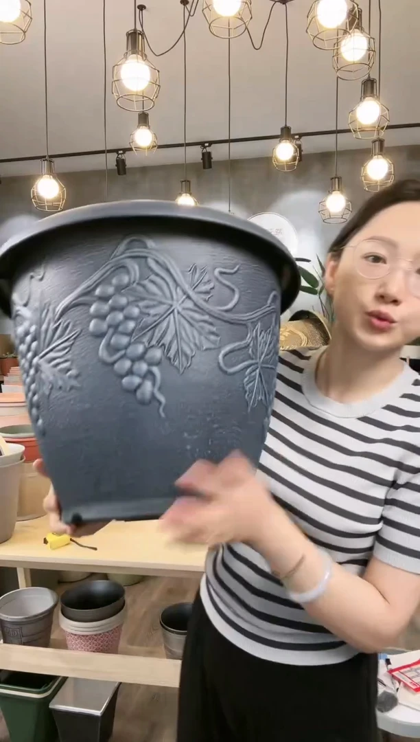 【闪购商品】塑料20CM以下特葡萄盆两只混色不带托