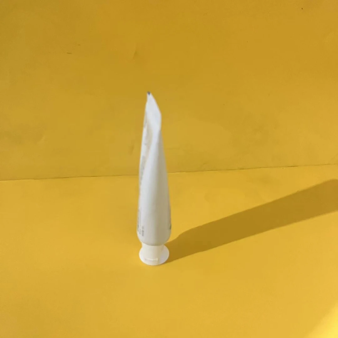 白色牙膏 留兰香型