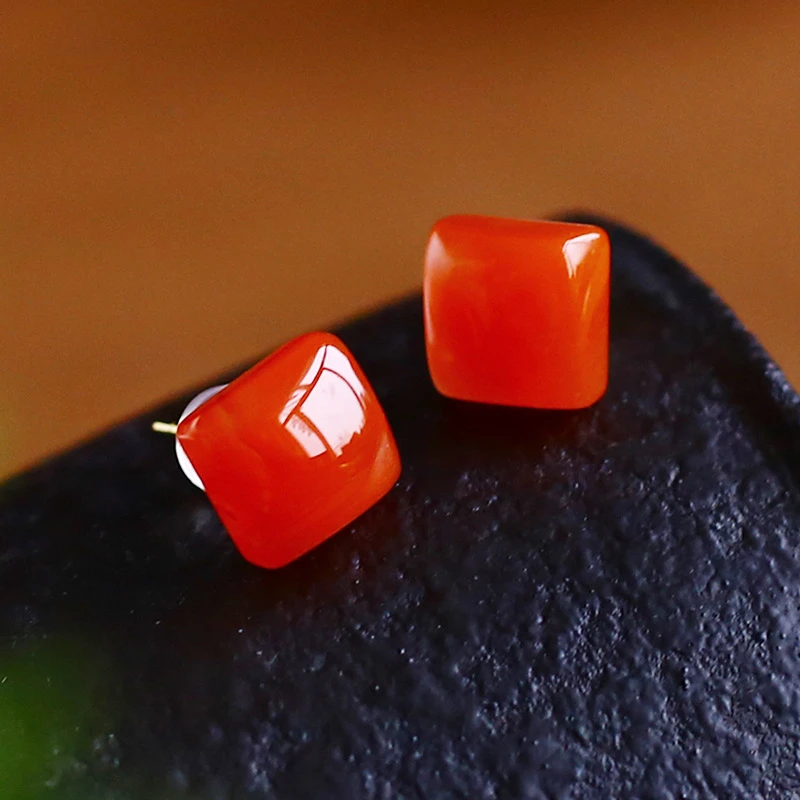 天然南红方块耳钉女款18K金镶嵌冰红宝山料樱桃红柿子红喜庆时尚