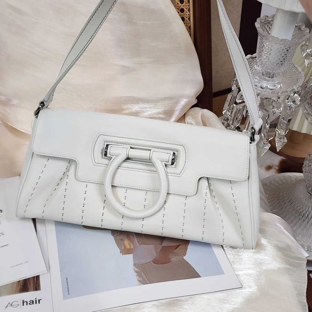 95新 FERRAGAMO/菲拉格慕 白色横板单肩包