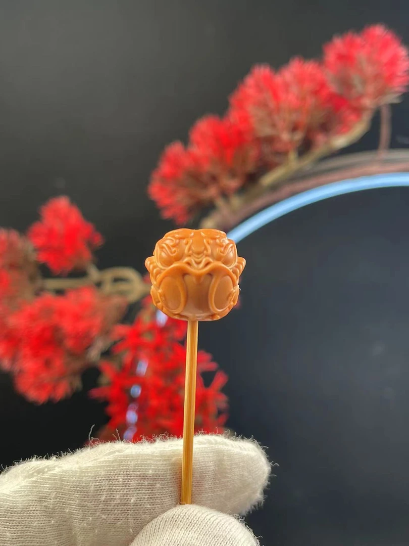 猴头雕刻国风金蟾隔珠手串配饰