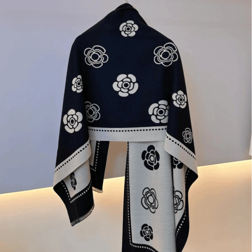 送礼佳选气质山茶花围巾披肩女新款秋冬季高档高级感围脖双面