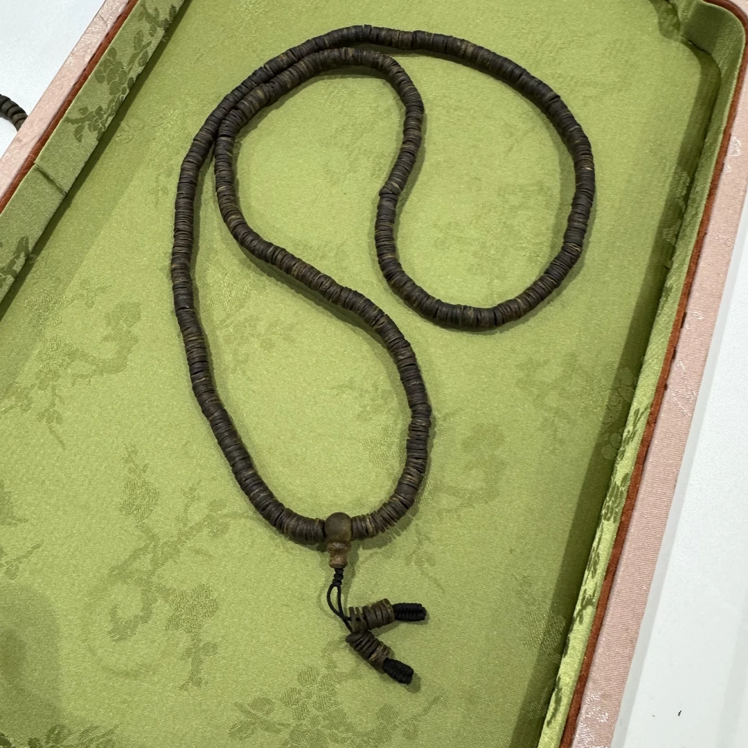 【沉水】奇楠沉香沉水片珠长串S240135