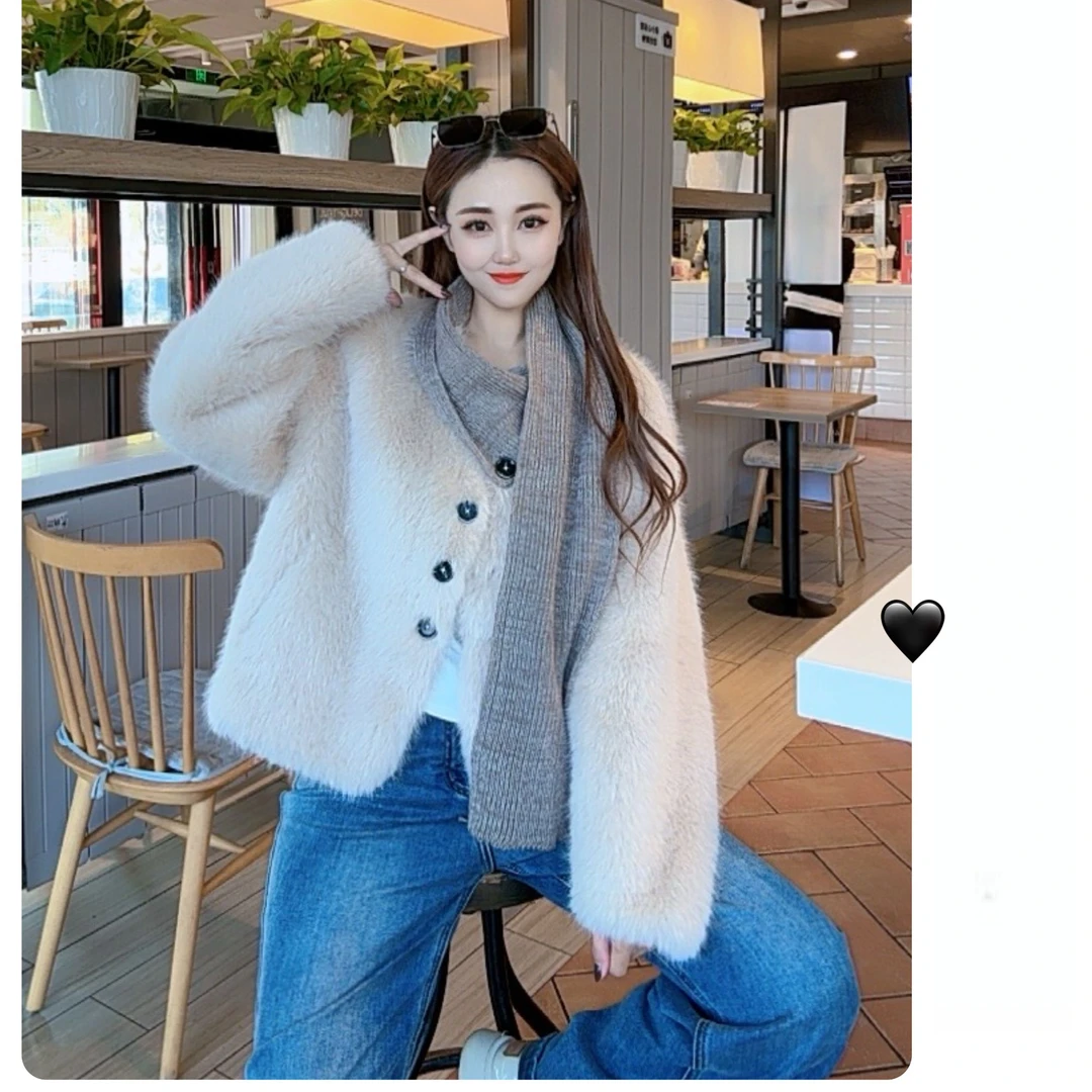 11281   冬季保暖短外套 简约大气围脖款经典时尚洋气小个子女装