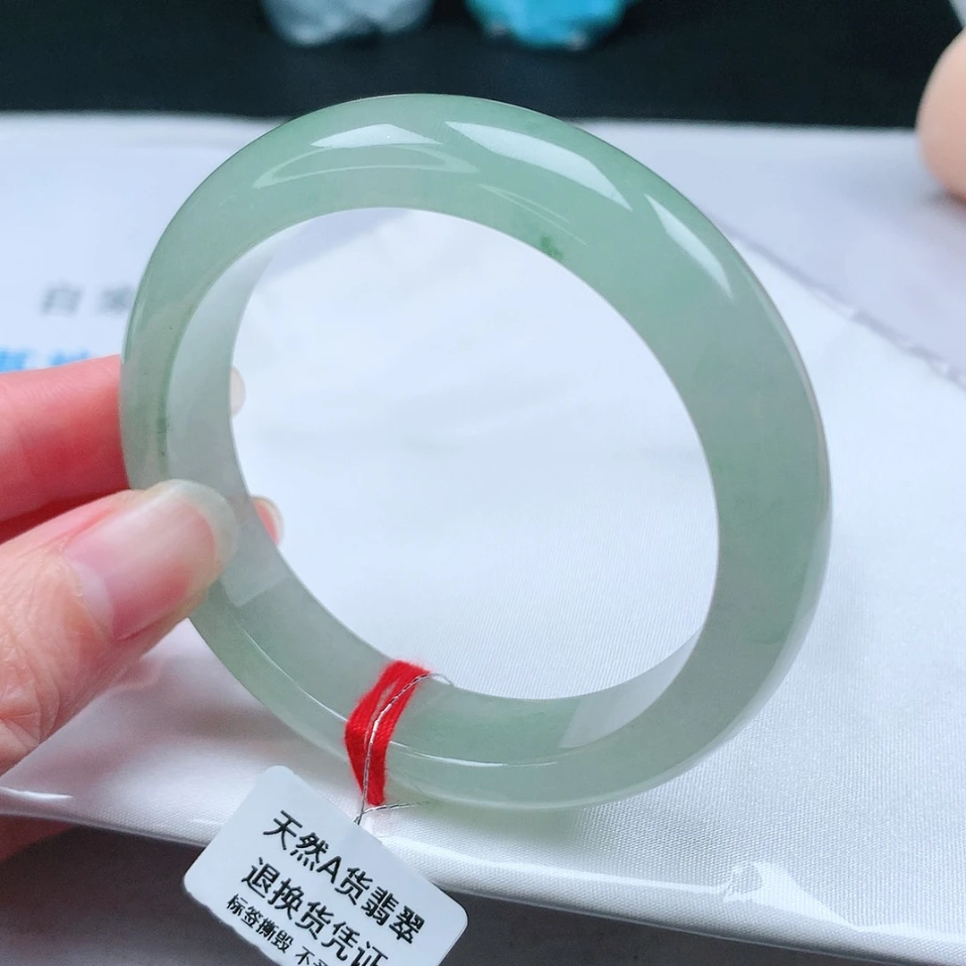 翡翠手镯未镶嵌55圈