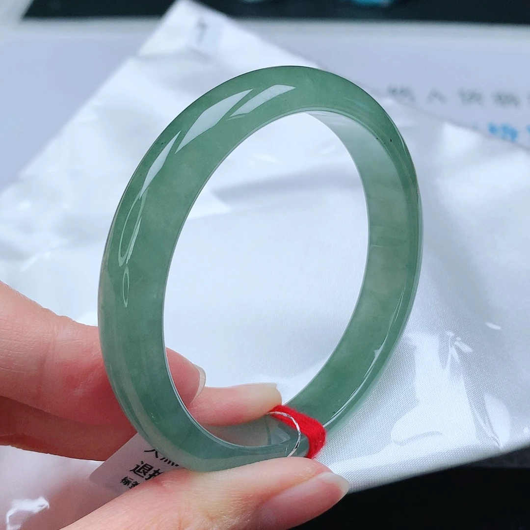 翡翠手镯未镶嵌54圈