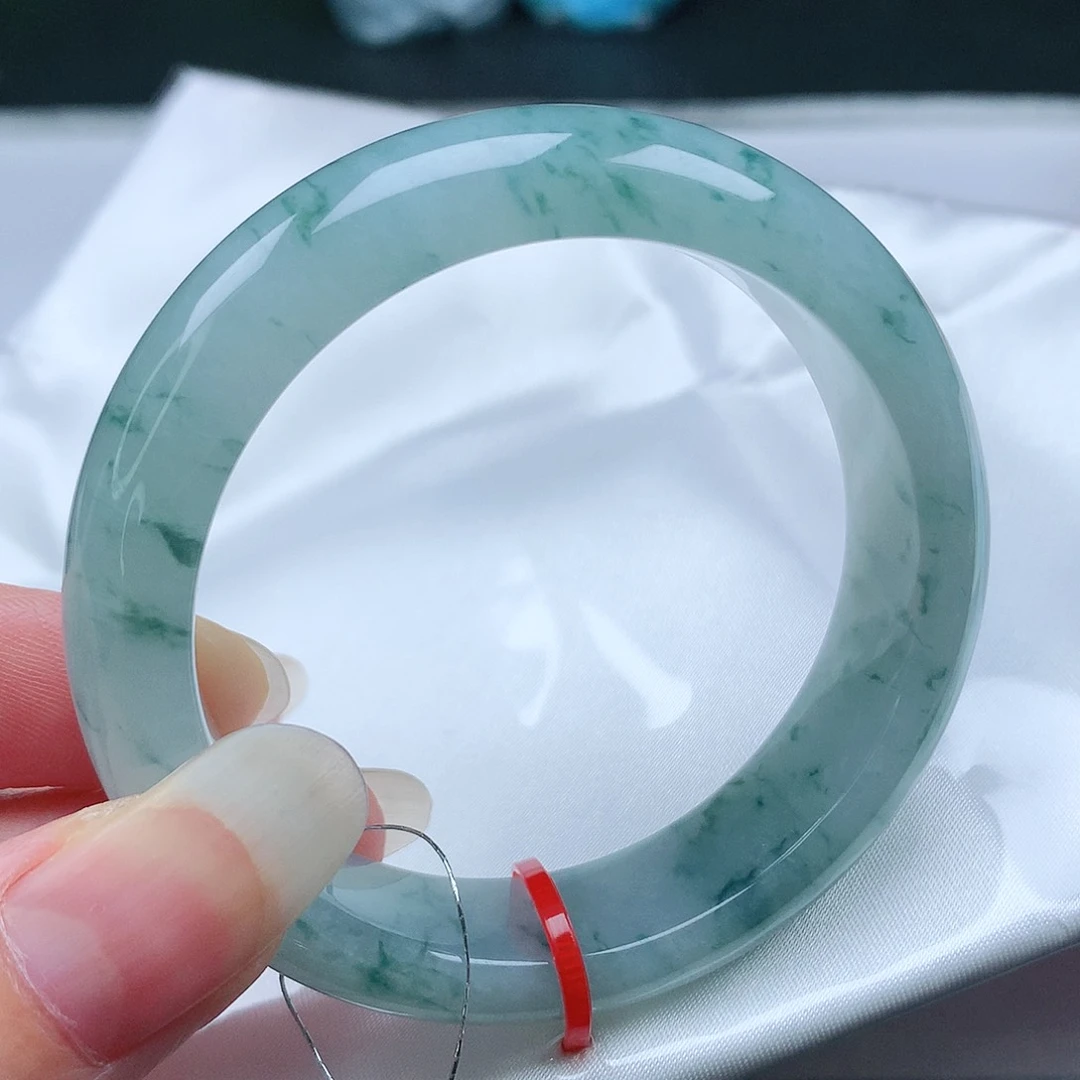 翡翠手镯未镶嵌52圈