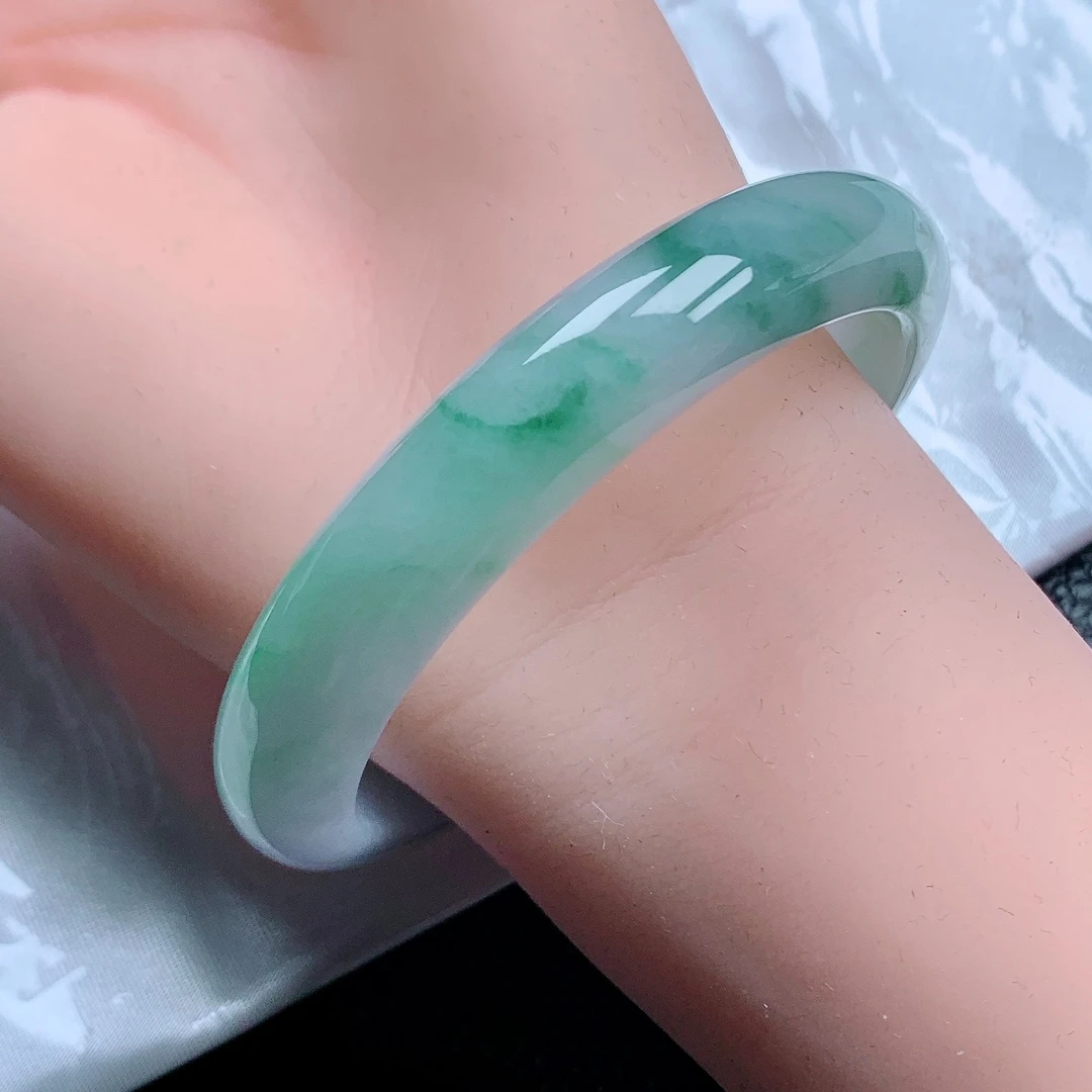 56圈天然A货翡翠水润冰透飘绿手镯正圈飘花少女时尚精美玉镯女款