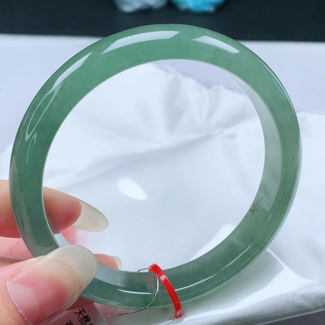 翡翠手镯未镶嵌63圈
