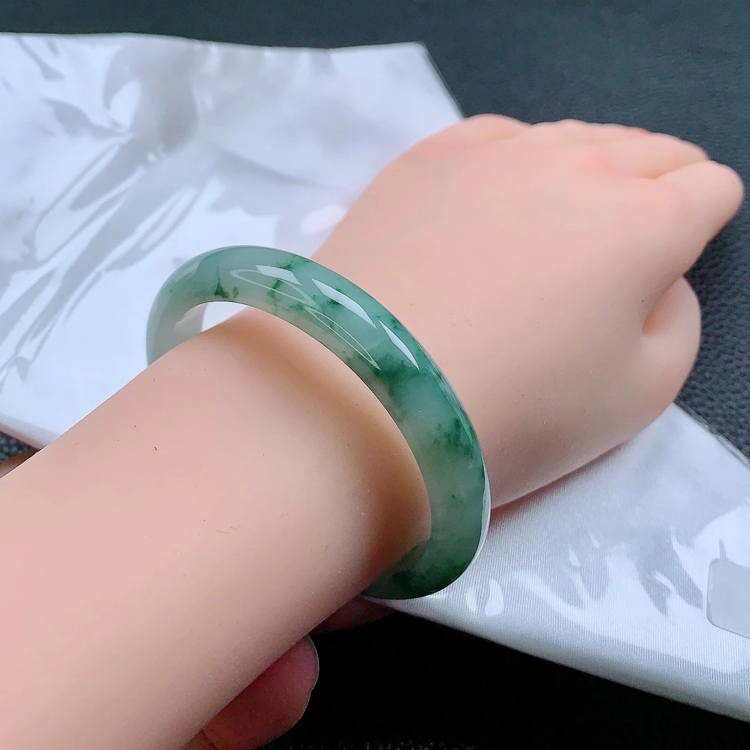 53圈贵妃天然A货翡翠冰透水润飘花飘绿椭圆玉手镯少女百搭女士款