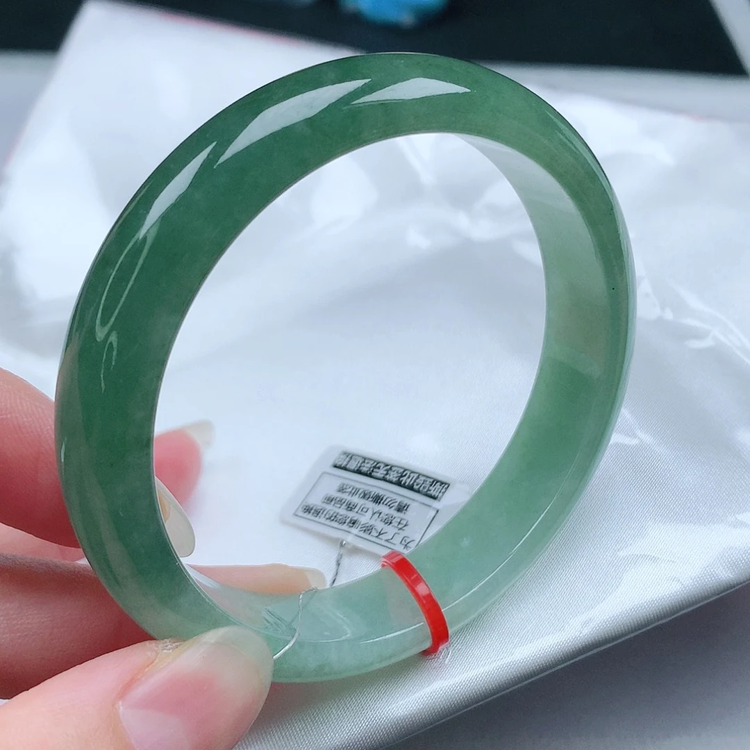翡翠手镯未镶嵌58圈