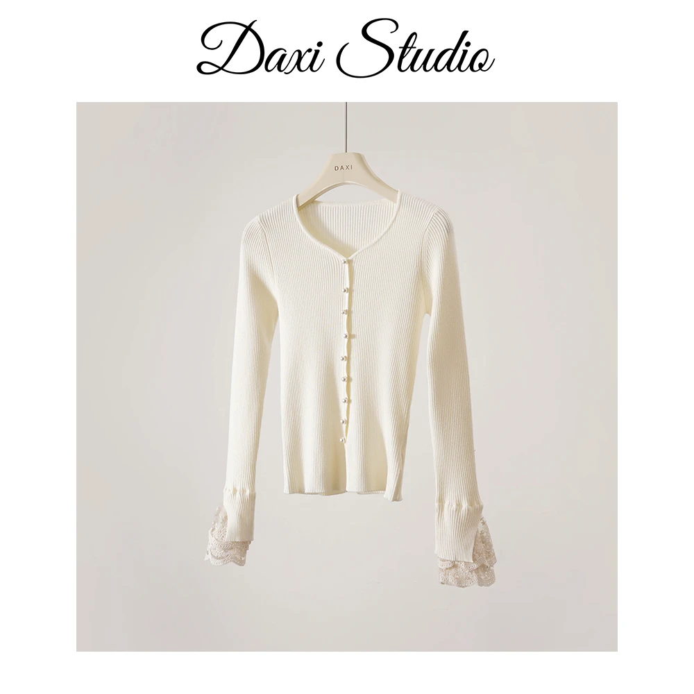 沫晗依美法式蕾丝袖珍珠扣针织衫女2023秋冬气质显瘦内搭打底衫