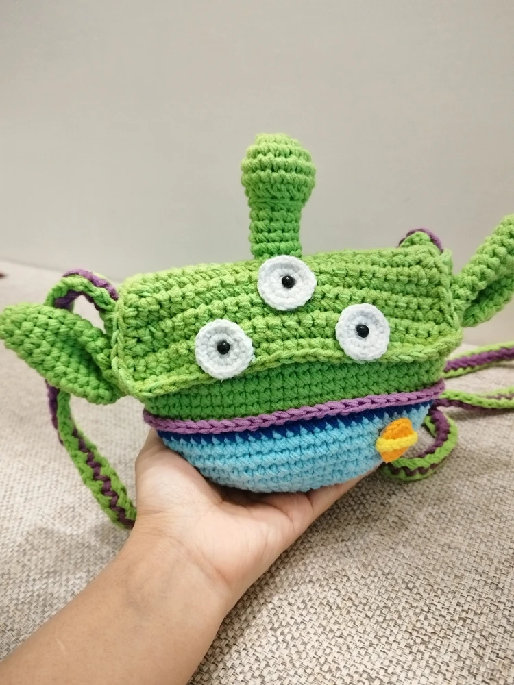 手工钩织成品包包