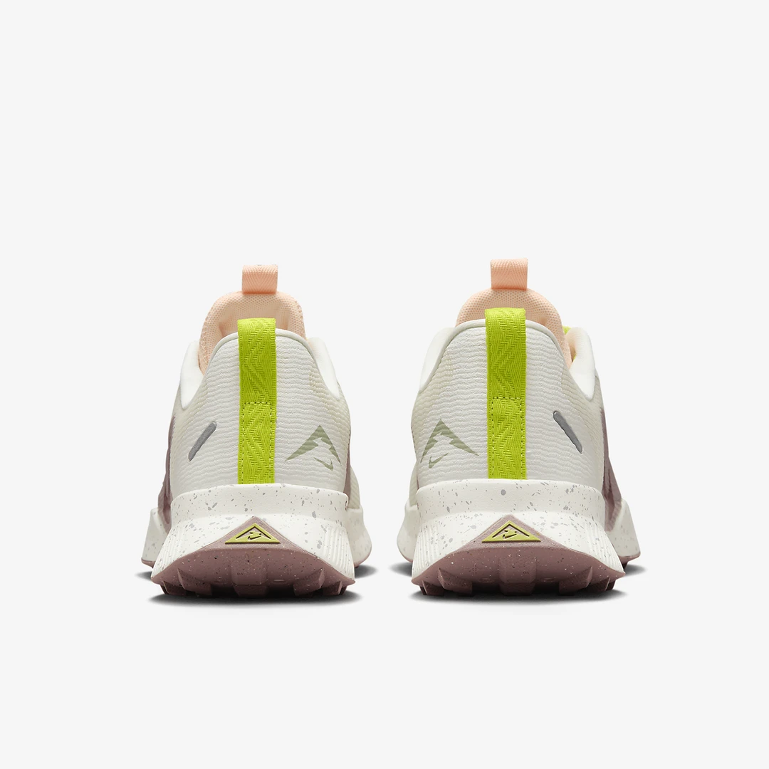 Nike/耐克正品2024新款女士运动耐磨缓震跑步鞋FQ0902-100