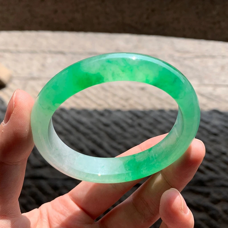 平安镯测量白手镯宽边玉镯翡翠绿色手镯时尚女款美人镯飘绿翡翠色