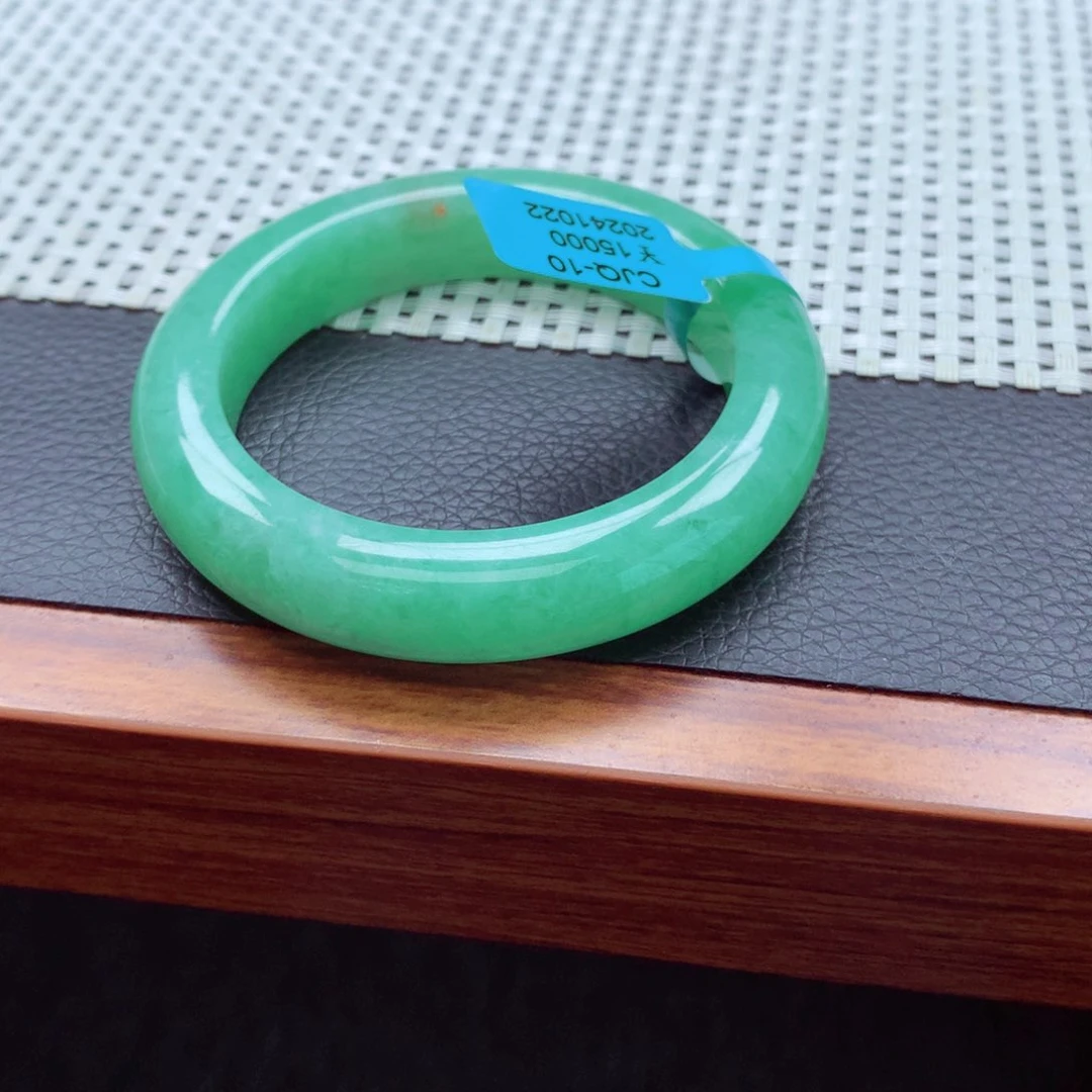 翡翠手镯未镶嵌刘**亮翡翠