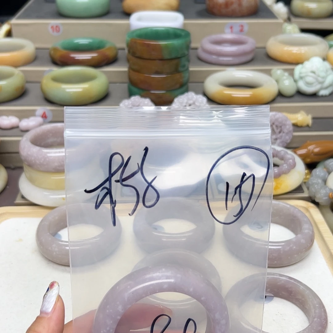 【闪购商品】石英质玉手镯未镶嵌桔*红