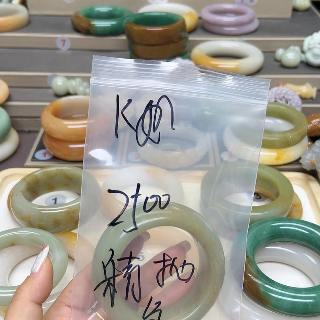 【闪购商品】石英质玉手镯未镶嵌K****的