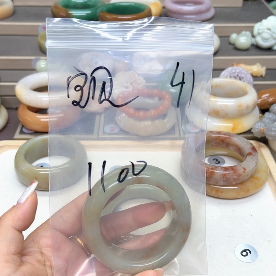 【闪购商品】石英质玉手镯未镶嵌宝***贝