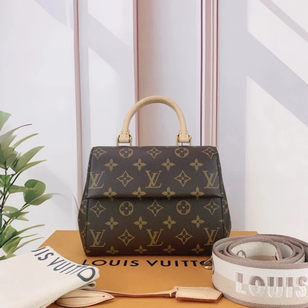 99新 LouisVuitton/路易威登 妃鱼/99新/单肩包/市场价28800