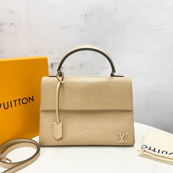 妃鱼/95新/路易威登/Louis Vuitton/单肩包/市场价99999