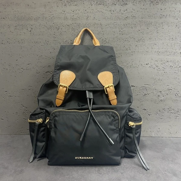 妃鱼/95新/博柏利/Burberry/双肩包/市场价13800