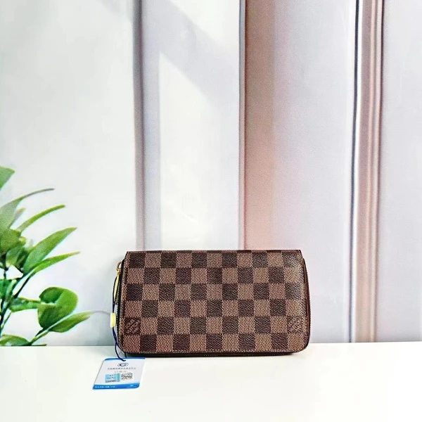 妃鱼/95新/路易威登/Louis Vuitton/箱包钱包/市场价9800