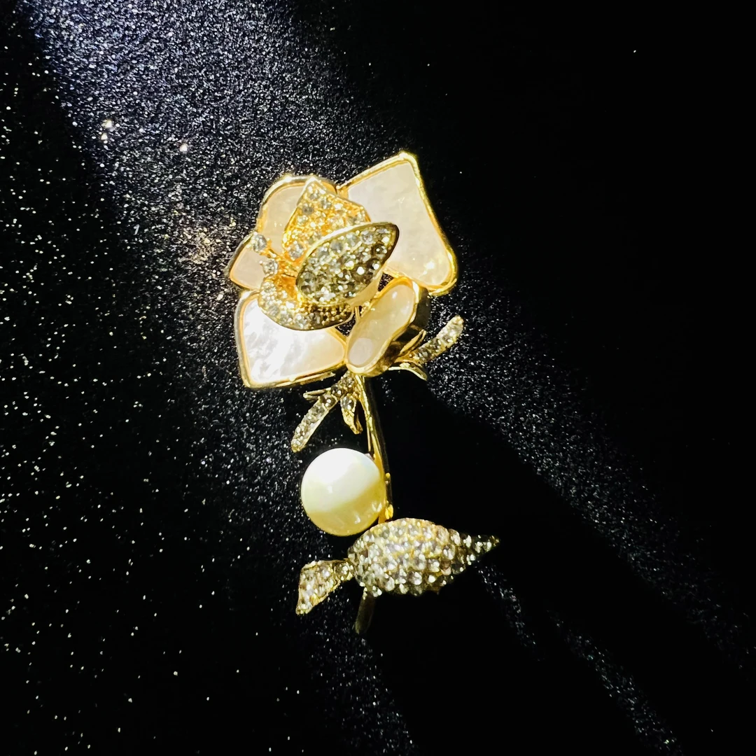 澜瑟 锌合金合成锆石胸针 澜瑟XZ3293圣洁白玫瑰 气质轻奢时尚