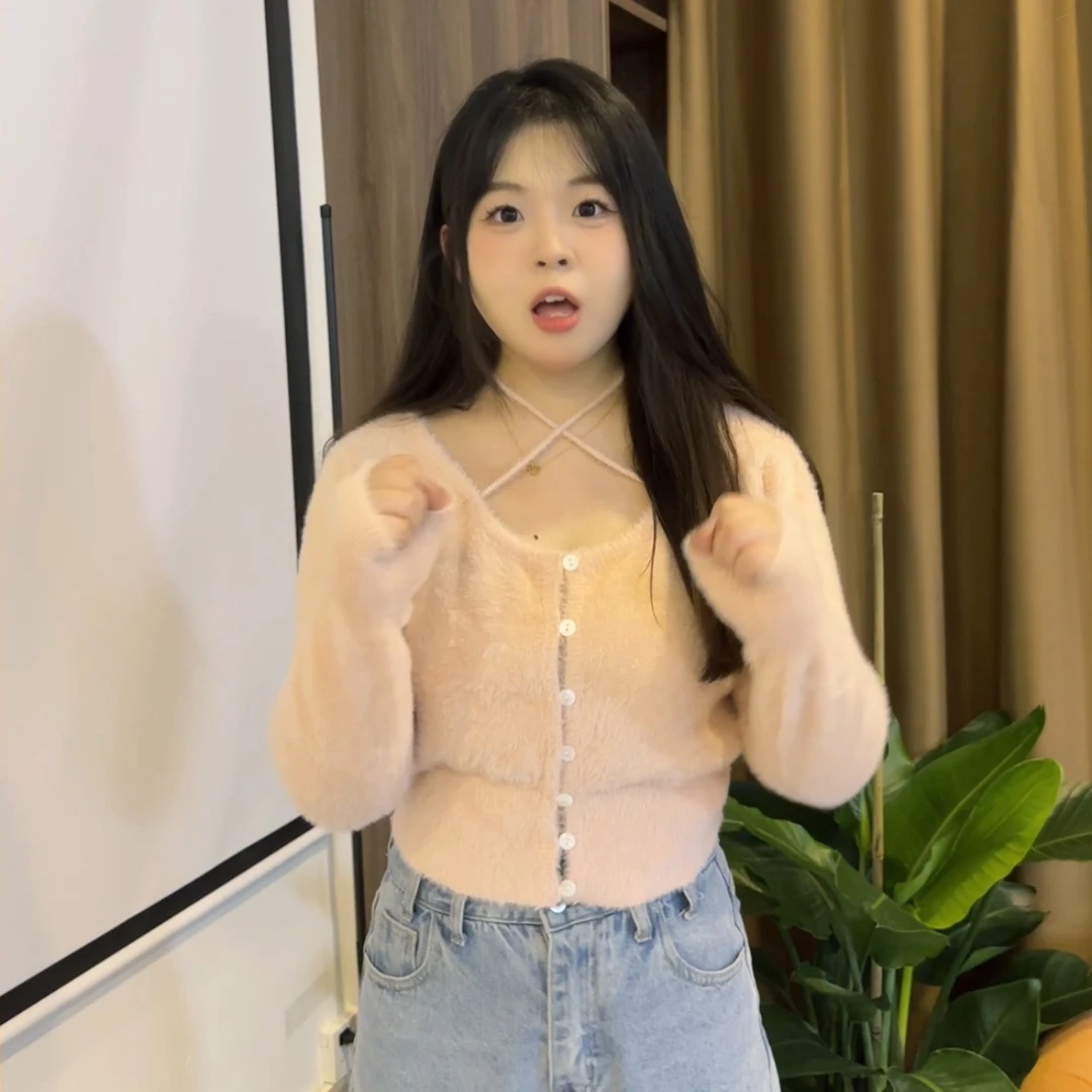 莉莉贝贝【樱花奶昔】秋季新款挂脖纯欲微胖水貂毛上衣毛针织衫