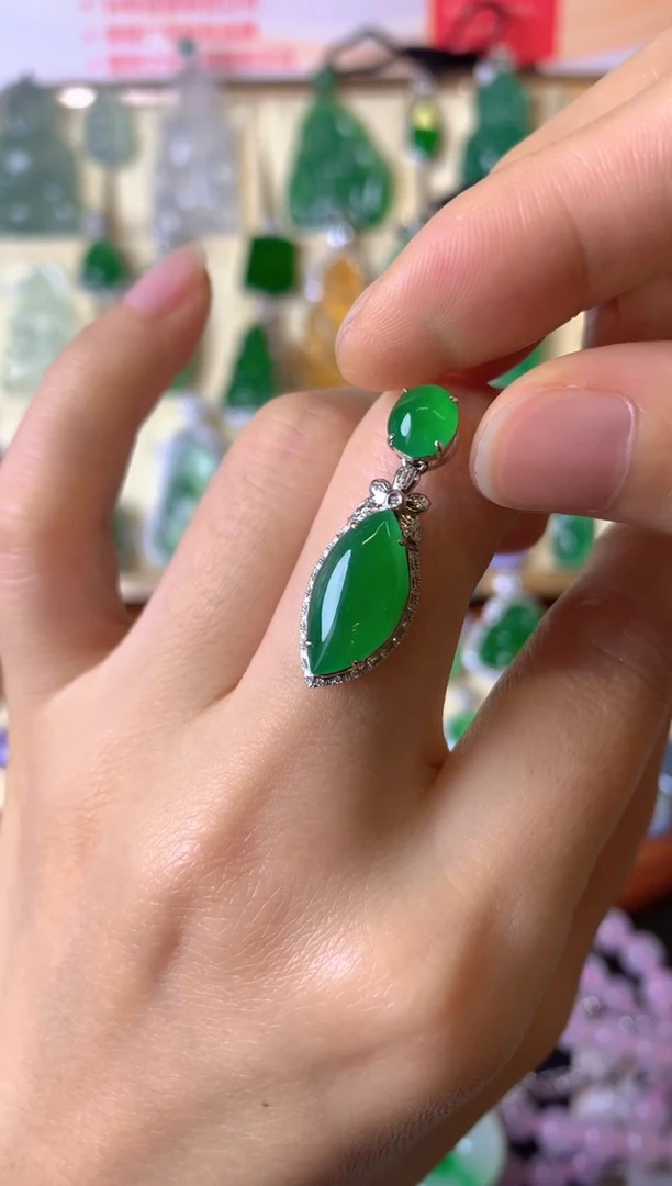 【闪购商品】翡翠颈饰18K金镶嵌成品吊坠