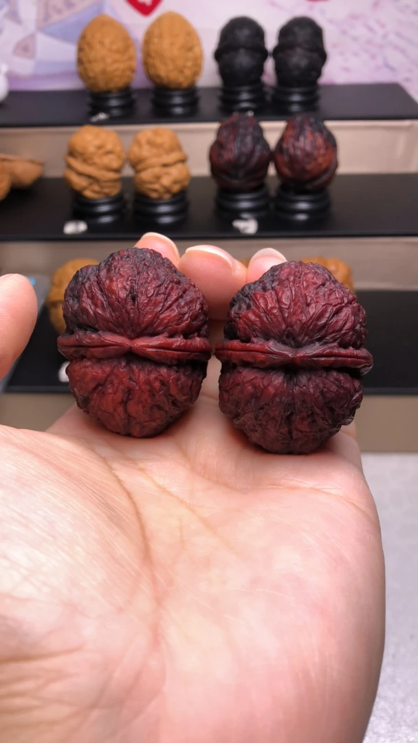 擂鼓双筋锤七彩地闷云南野生铁皮核桃文玩