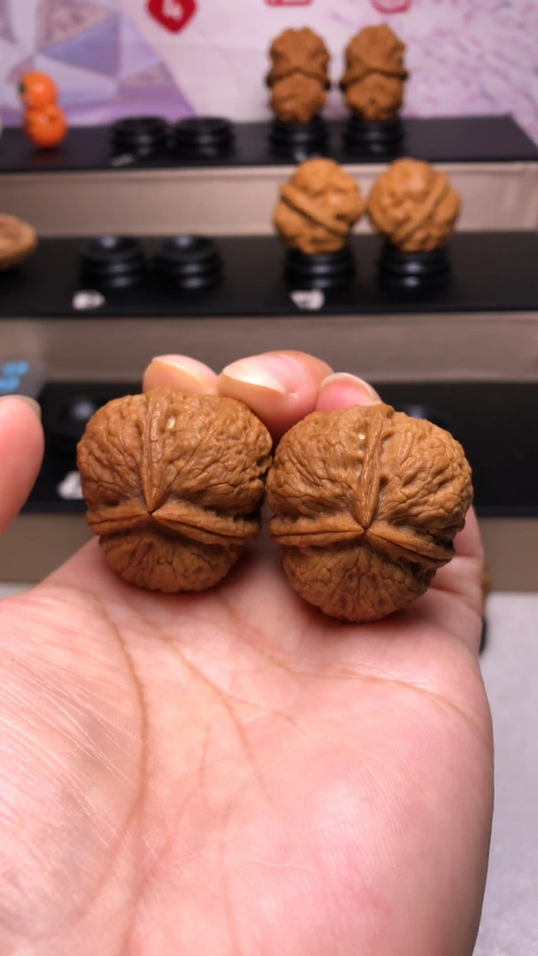 球奔云南野生铁皮核桃文玩