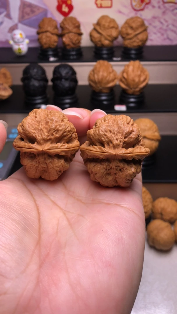 金蟾蛹云南野生铁皮核桃文玩