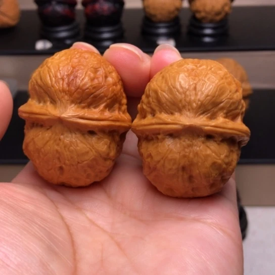 文玩核桃把件粗筋玉罗汉23