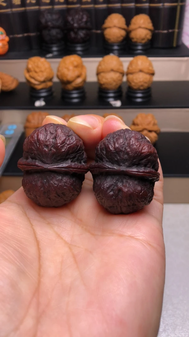 蟒纹元宝地闷云南野生铁皮核桃文玩