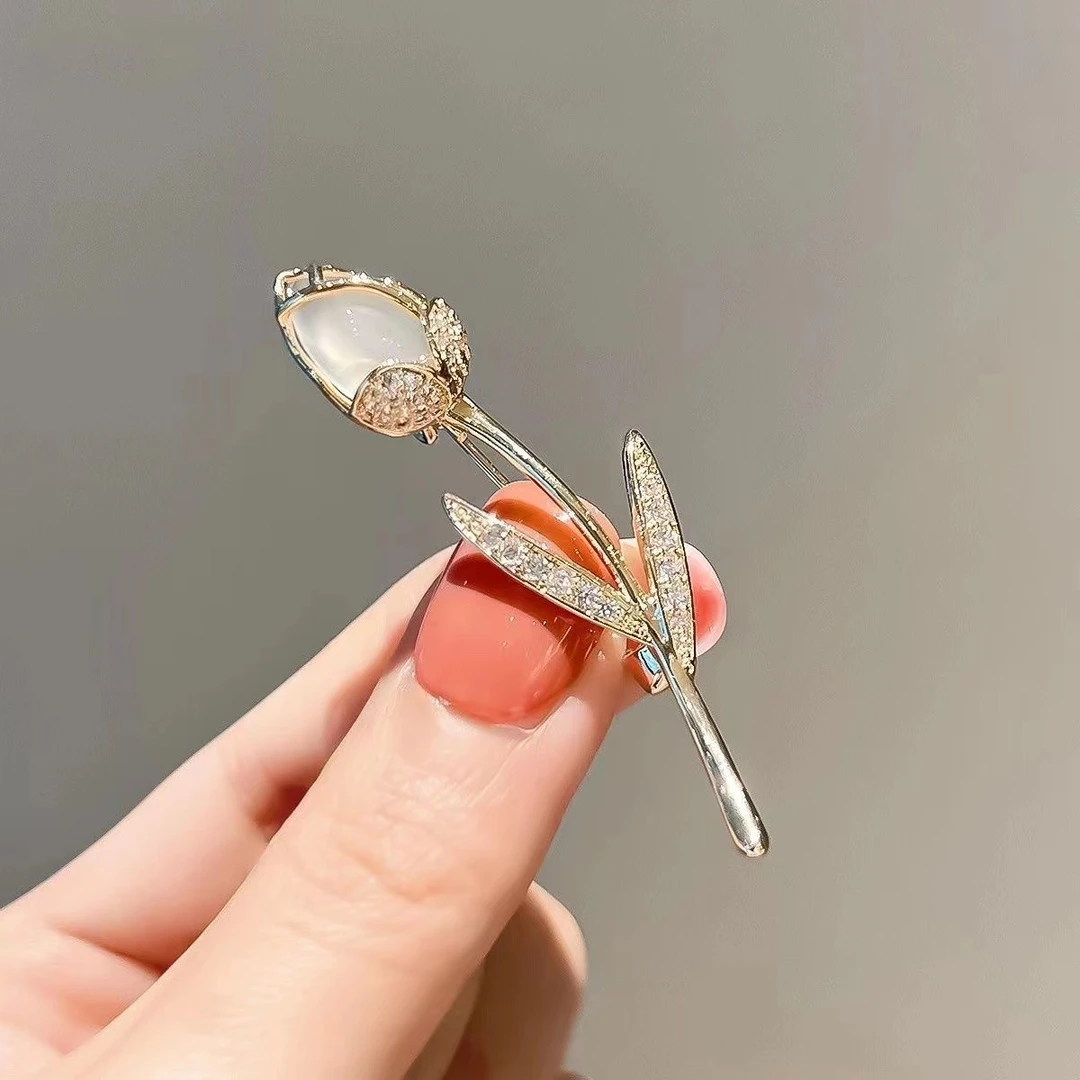 合金仿水晶胸针 合金郁金香胸针简约气质别针创意西装防走光扣女