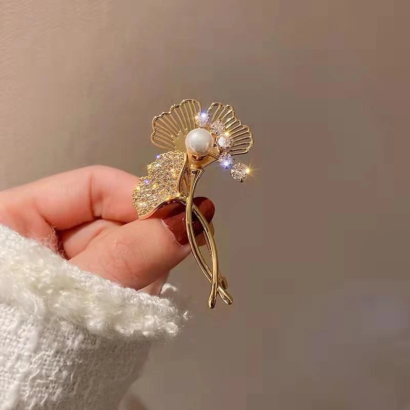 合金仿水晶胸针 银杏叶胸针潮西装胸花别针防走光高档女精致配饰