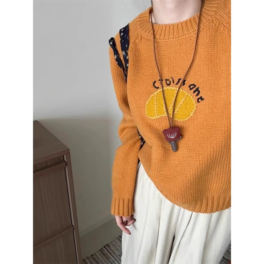 卡通字母芒果刺绣圆领毛衣套头女秋冬宽松外穿减龄针织衫上衣