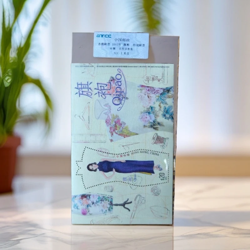 香港 2017 年 特 旗袍 丝绸  小型异形张  TCC评级 上美品 邮票