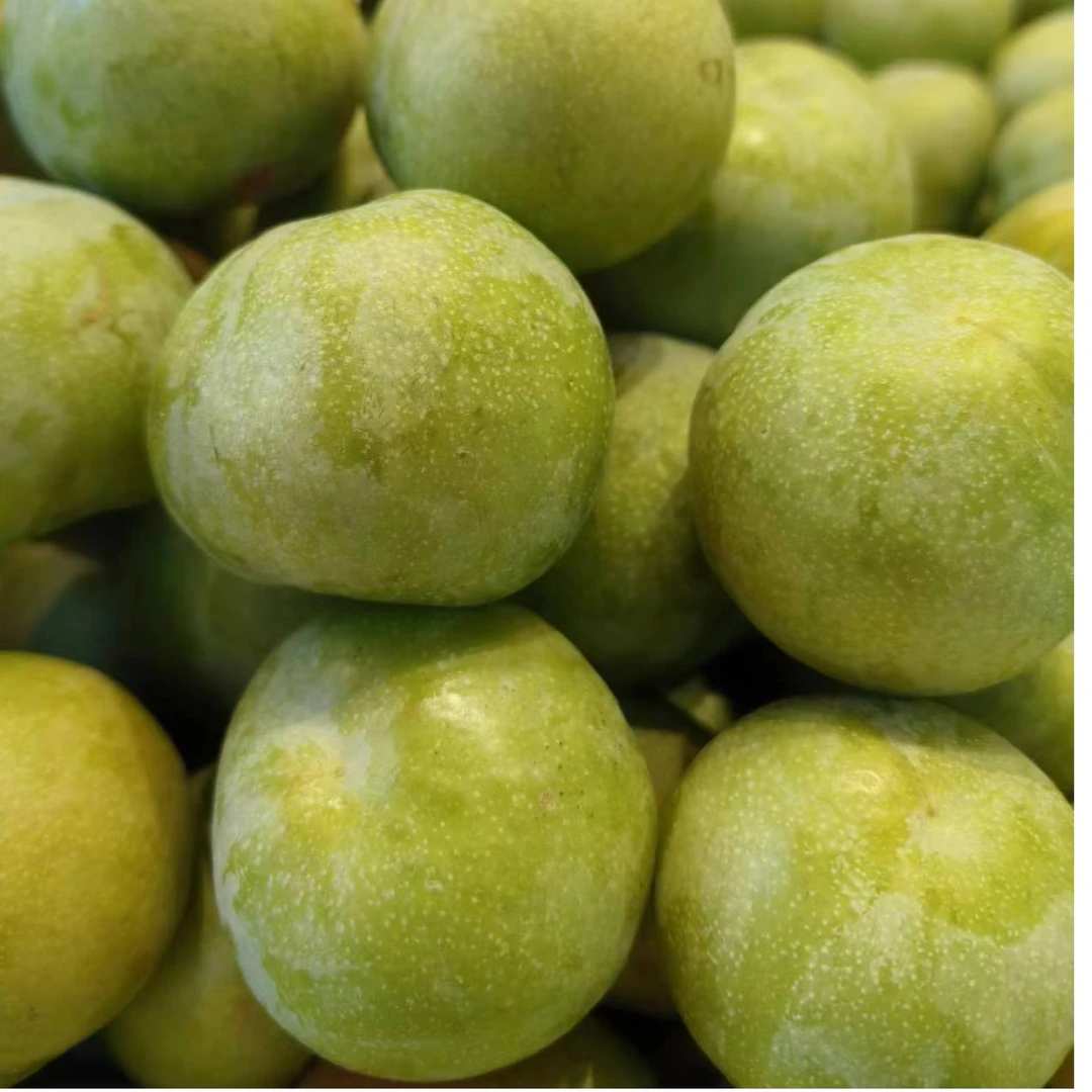 本地特级青脆李  两斤装 （果面略有瑕疵  介意勿拍）好吃不贵