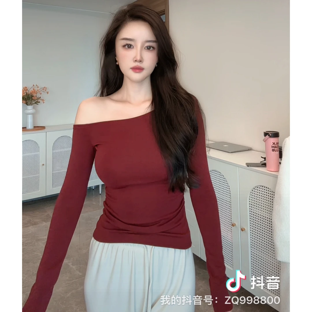 斜肩一字领修身褶皱薄绒长袖打底