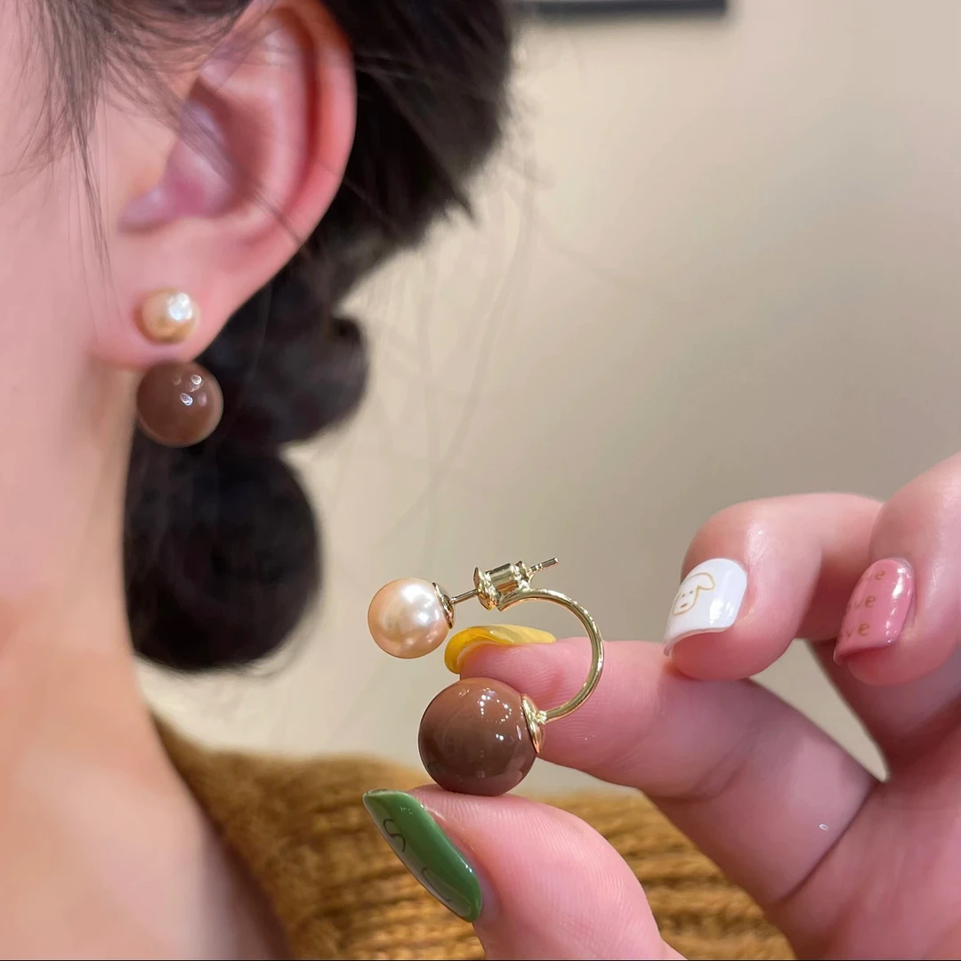 铜合金仿珍珠耳饰 美拉德咖色复古撞色圆球设计感两戴耳坠气质女