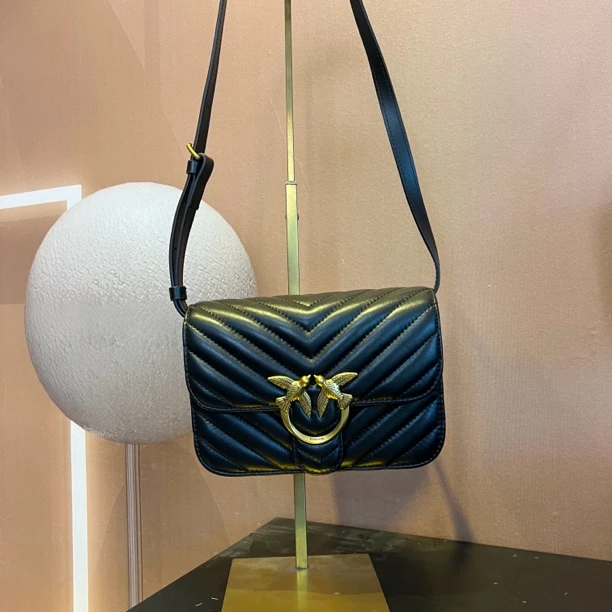 全新未使用 PINKO Pinko pk58燕子包黑色小豆腐女士休闲斜挎时尚