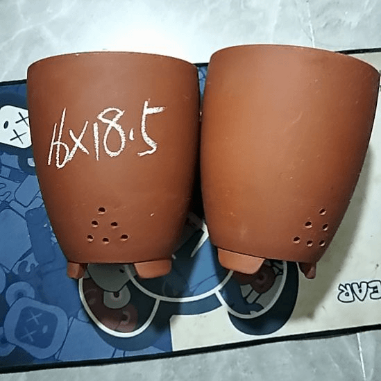 紫砂20CM（含）-50CM（不含）红泥三角两个瑕疵