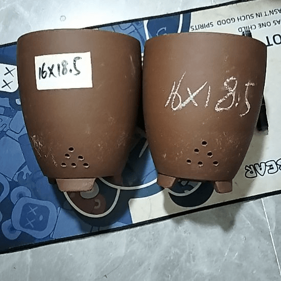 紫砂20CM（含）-50CM（不含）三角两个紫泥瑕疵