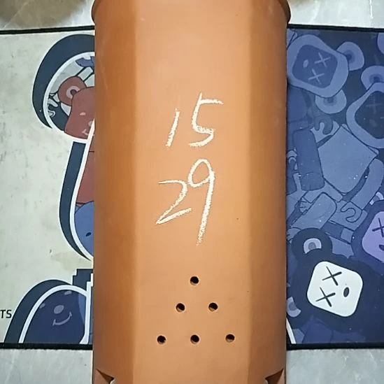 紫砂20CM（含）-50CM（不含）红泥高六方带口沿一个微瑕