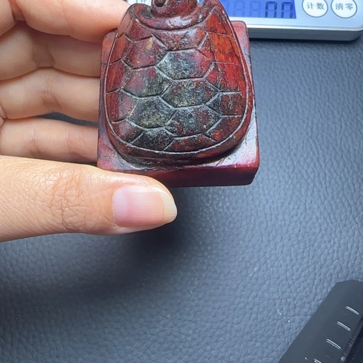 和田玉（糖玉）挂件钛钢