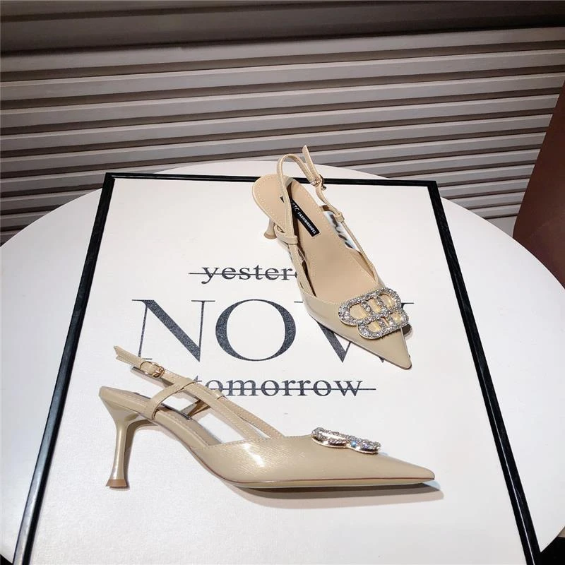 店长自留新款！法式少女~漆皮尖头水钻一字带细跟后空高跟鞋凉鞋