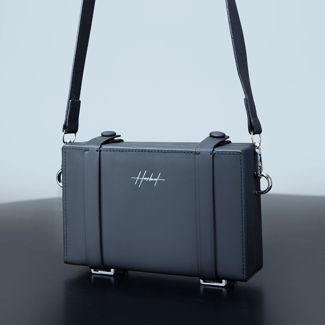 HERBEL/黑白2024新款单肩时尚盒子包