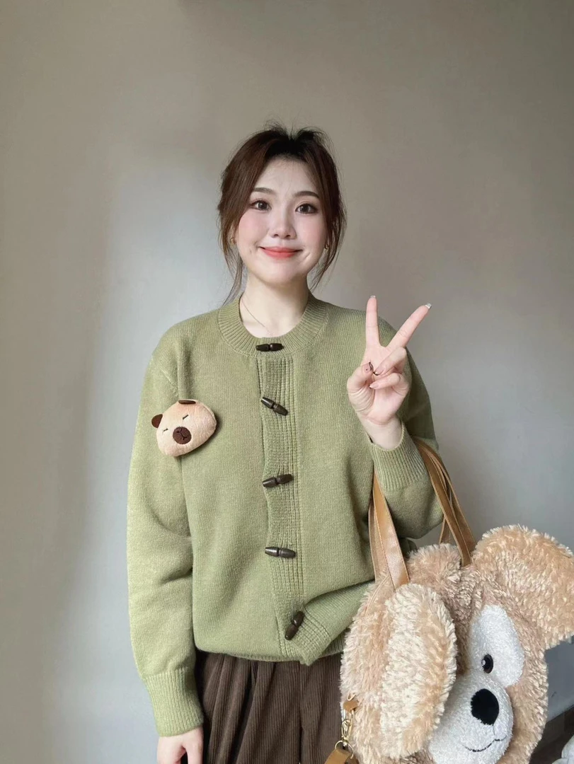 日系复古绿色牛角扣软糯针织衫外套春秋慵懒风宽松时尚咖色裤子